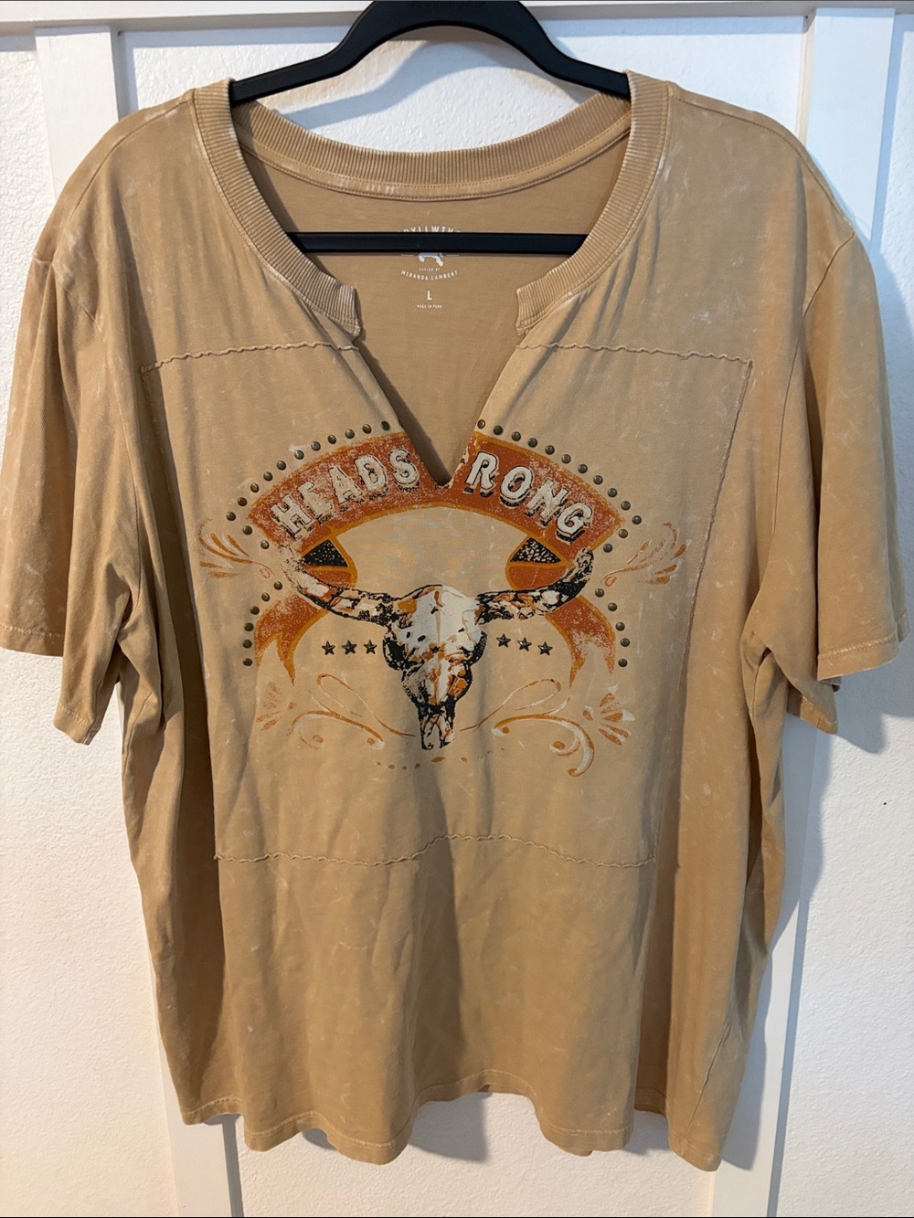 IDYLLWIND Women’s Tan Graphic Short-Sleeve Shirt with Steer Skull Print